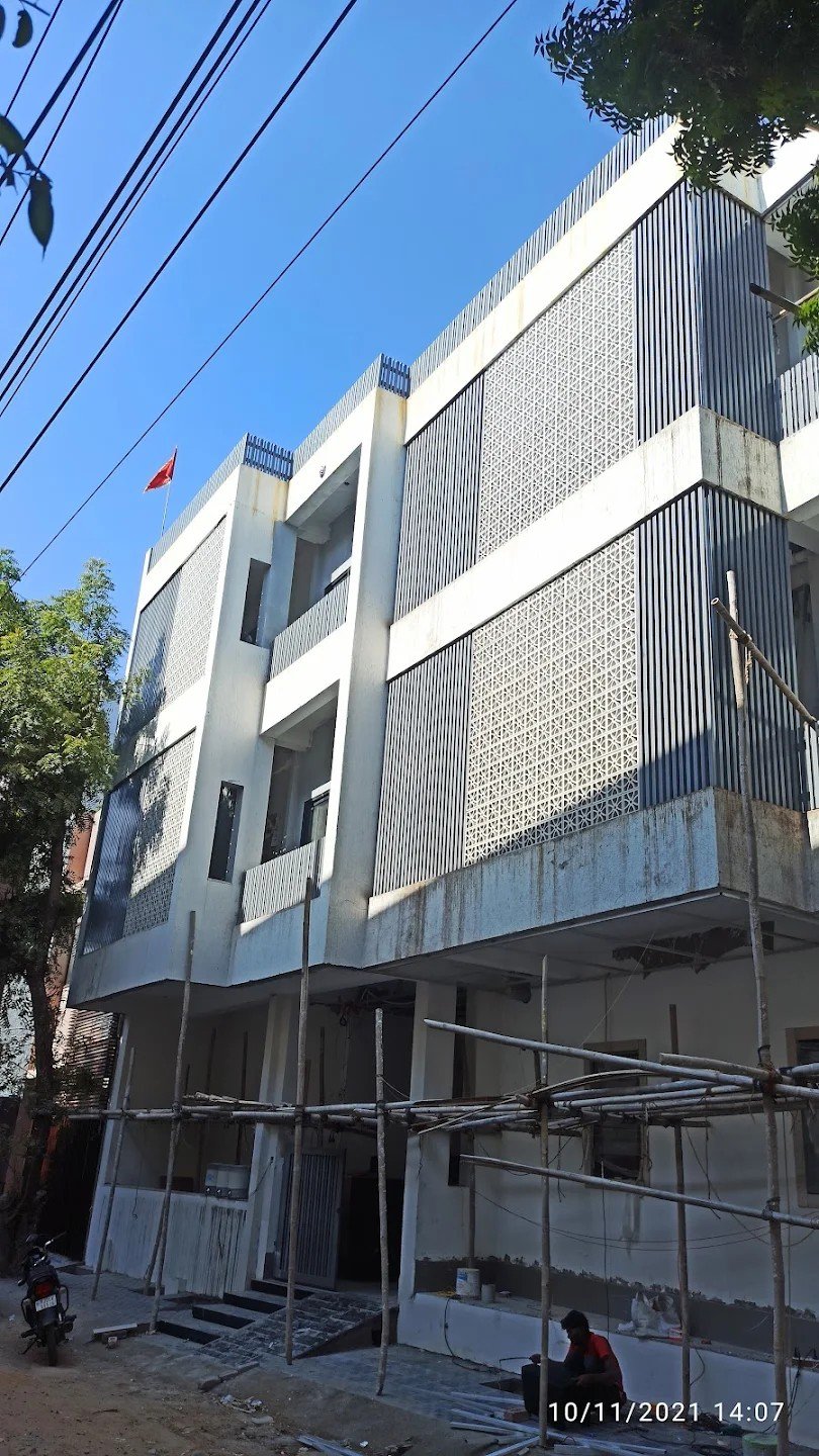 Multi-Storey Geometric Solar Shading Facade